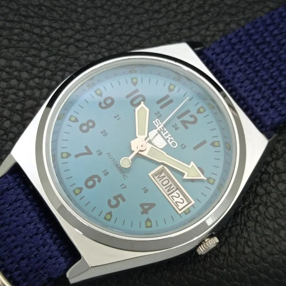 Vintage 1978 Seiko Automatic Mens Silver Watch W/daydate & Silver accents